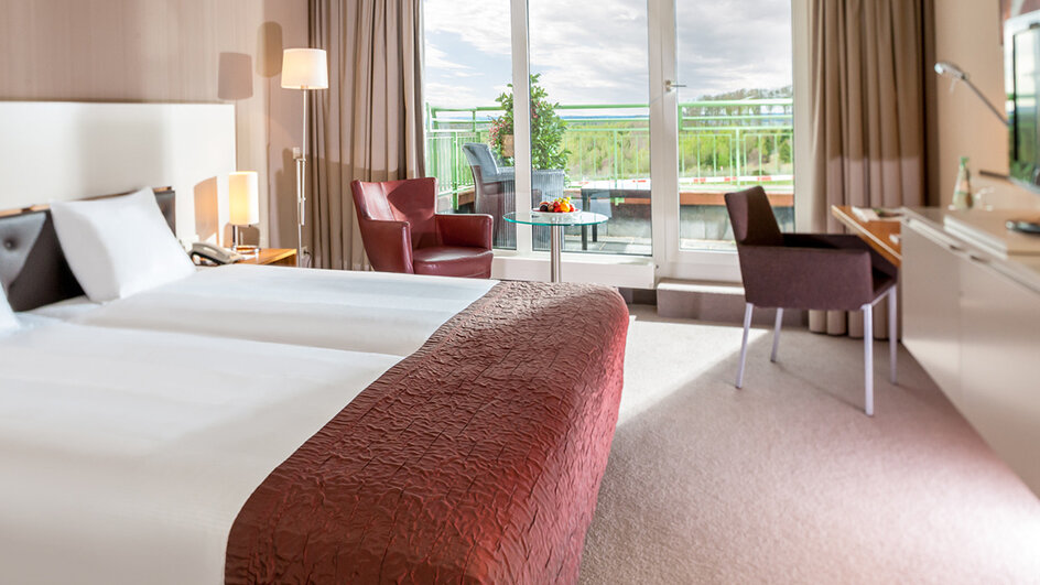Our bright and modern Junior Suites have a combined living room and bedroom (approx. 45 sqm), as well as a balcony. The suites are located on the 4th floor and offer you a breathtaking view over the Grand Prix circuit and the Hocheifel.